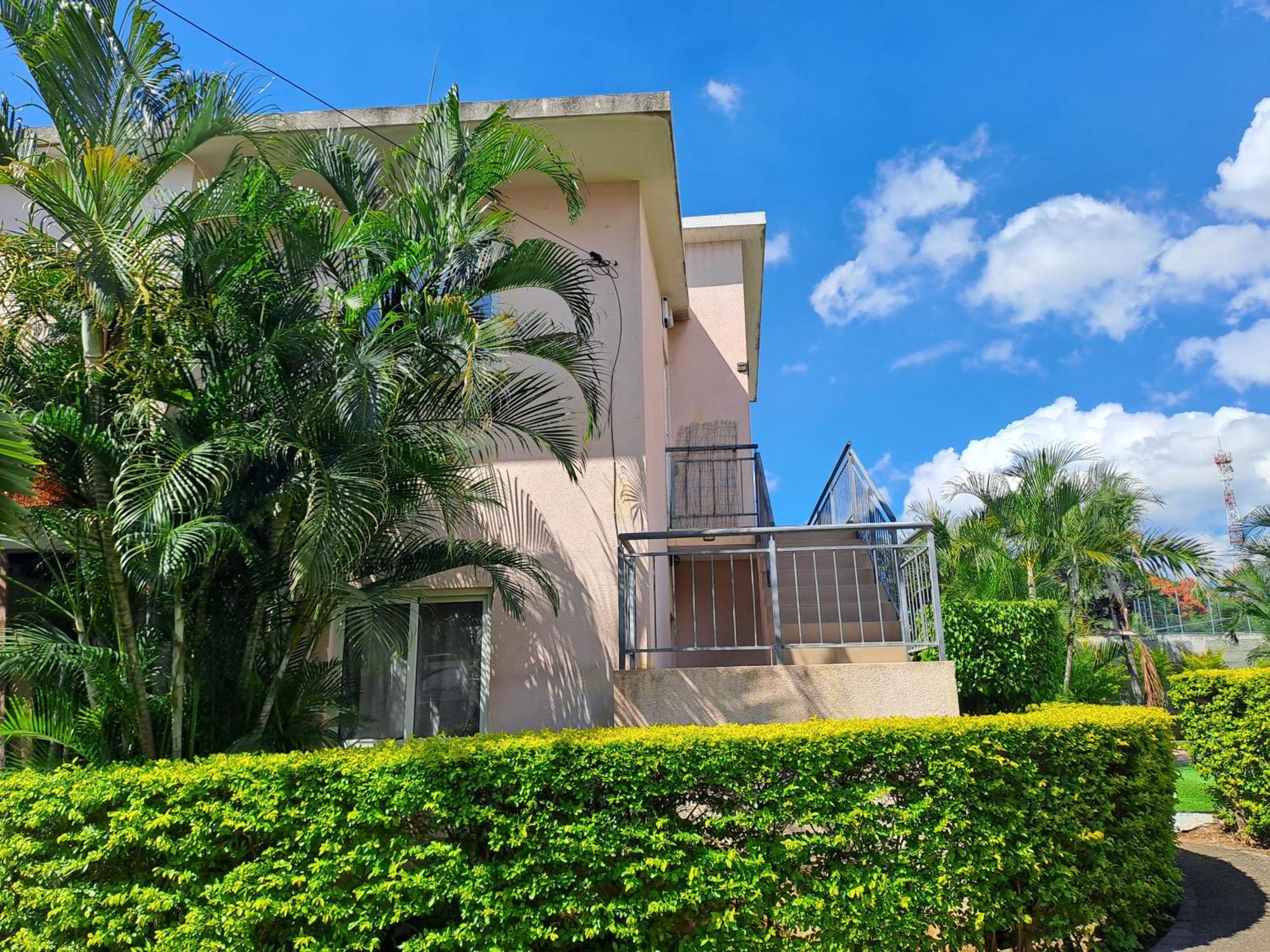Appartement Paisible Avec Jardin & Piscine Albion Buitenkant foto