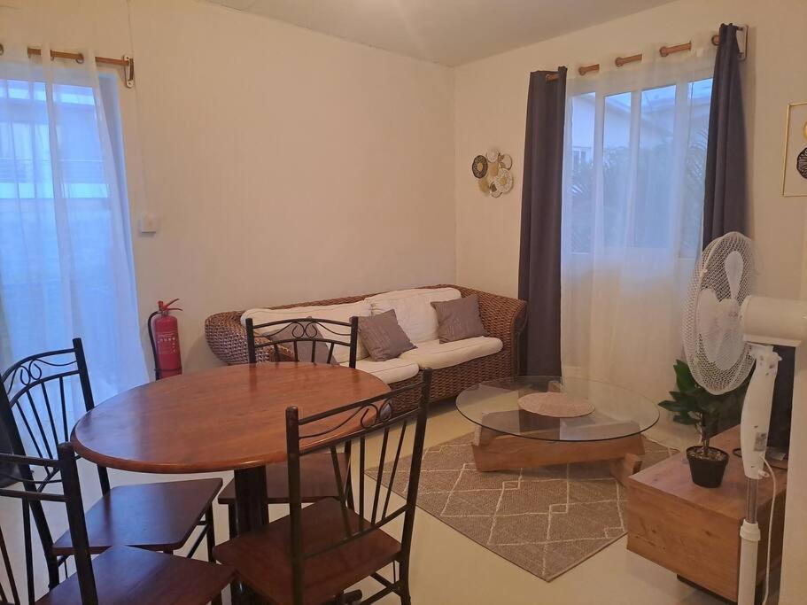 Appartement Paisible Avec Jardin & Piscine Albion Buitenkant foto