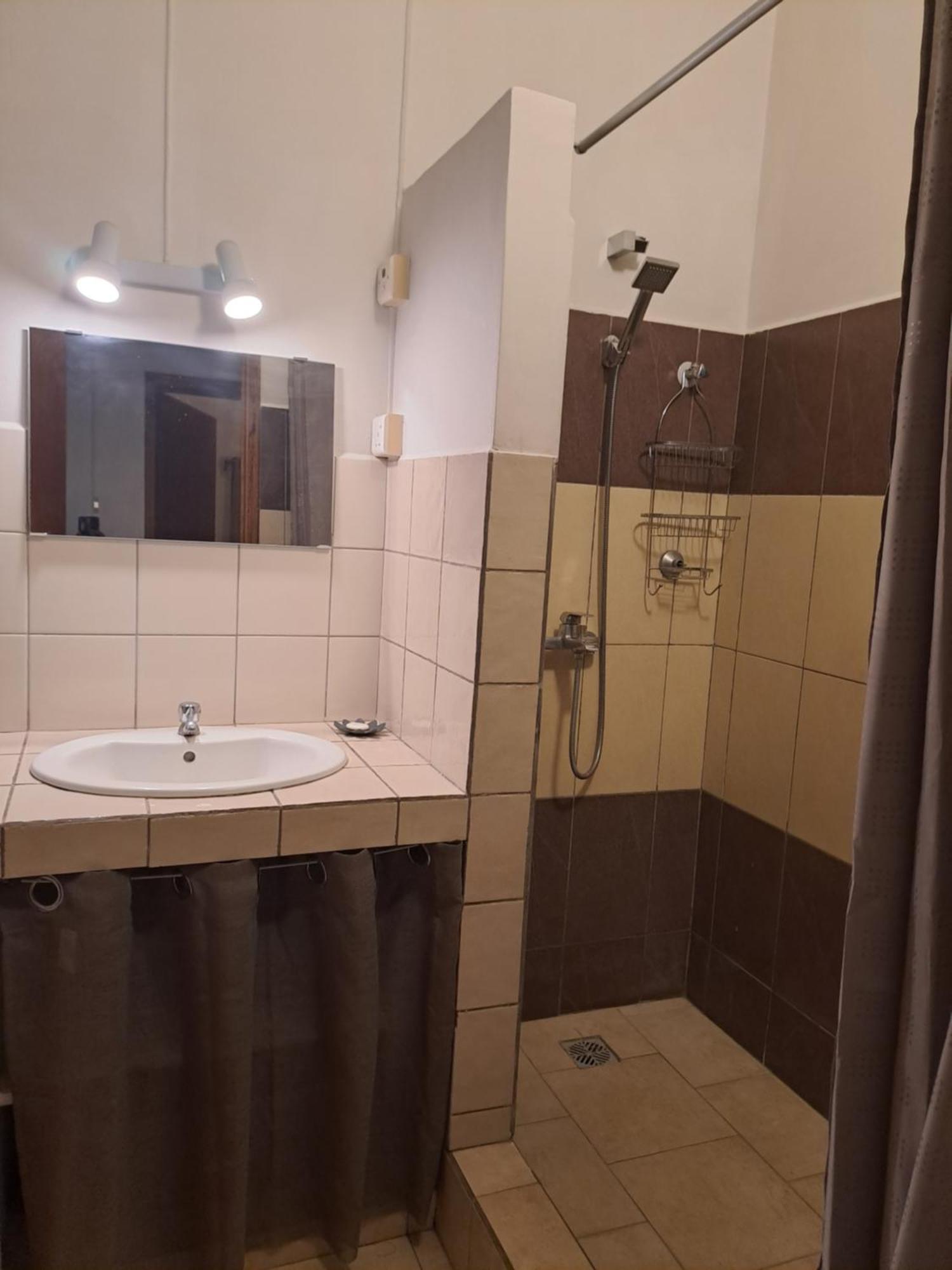 Appartement Paisible Avec Jardin & Piscine Albion Buitenkant foto